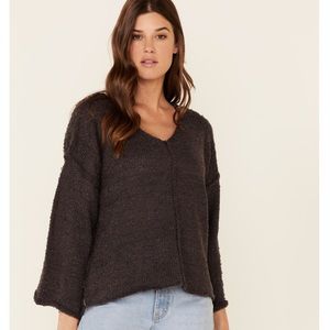 VERY J WOMEN'S KNIT HI-LOW BELL SLEEVE SWEATER